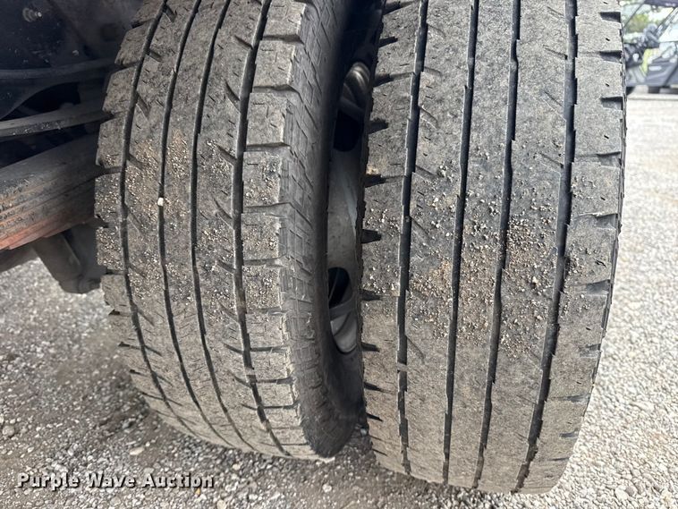 image for item NU9608 2012 Ford F350 Super Duty flatbed pickup truck