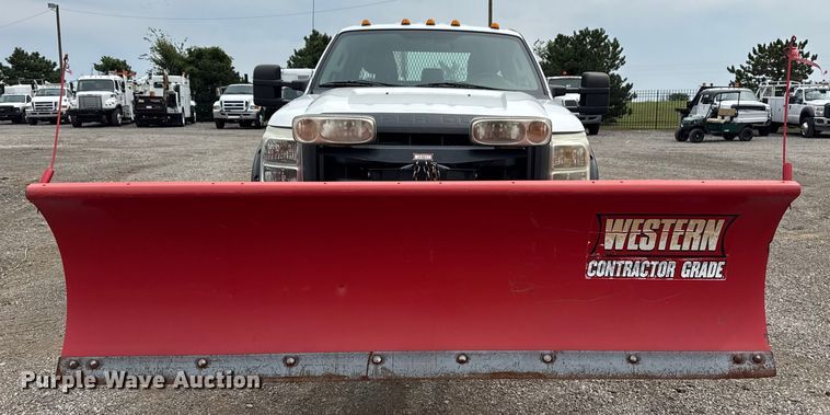 image for item NU9609 2012 Ford F350 Super Duty Crew Cab flatbed pickup truck