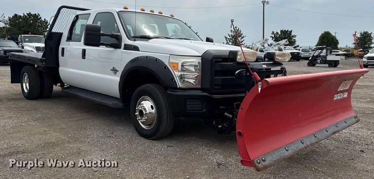 image for item NU9609 2012 Ford F350 Super Duty Crew Cab flatbed pickup truck