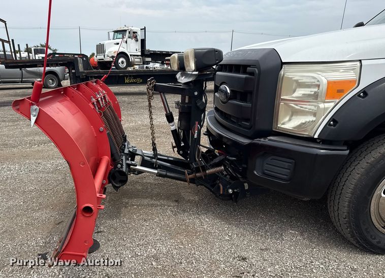 image for item NU9609 2012 Ford F350 Super Duty Crew Cab flatbed pickup truck