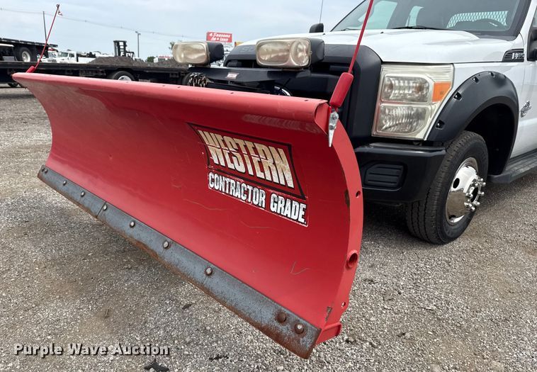 image for item NU9609 2012 Ford F350 Super Duty Crew Cab flatbed pickup truck