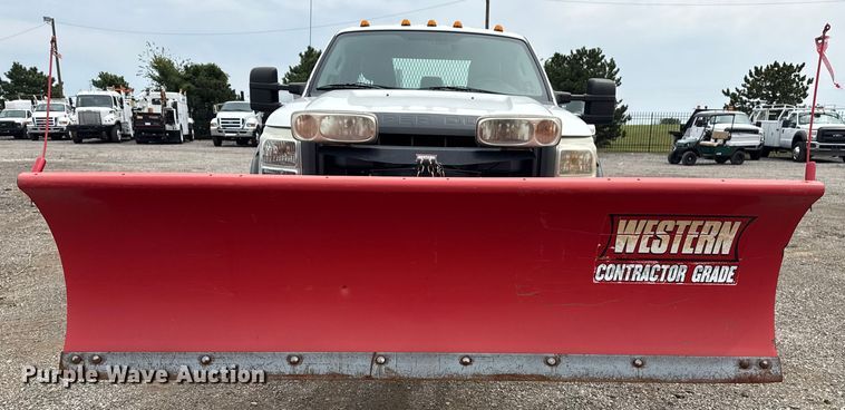 image for item NU9609 2012 Ford F350 Super Duty Crew Cab flatbed pickup truck