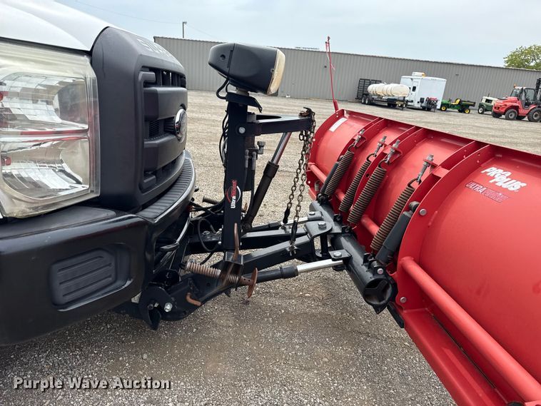 image for item NU9609 2012 Ford F350 Super Duty Crew Cab flatbed pickup truck