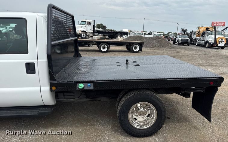 image for item NU9609 2012 Ford F350 Super Duty Crew Cab flatbed pickup truck