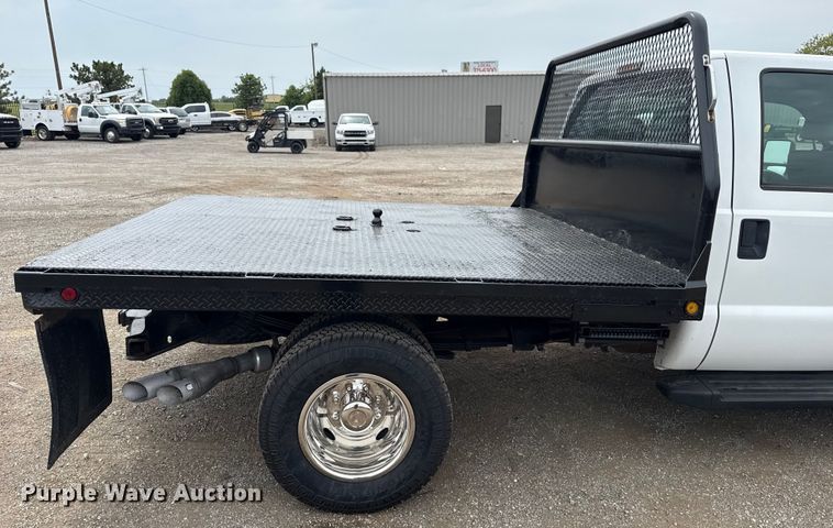 image for item NU9609 2012 Ford F350 Super Duty Crew Cab flatbed pickup truck