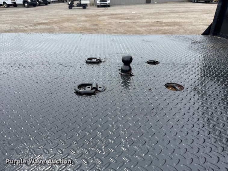 image for item NU9609 2012 Ford F350 Super Duty Crew Cab flatbed pickup truck