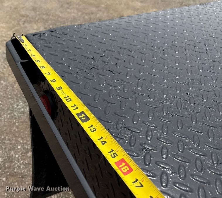 image for item NU9609 2012 Ford F350 Super Duty Crew Cab flatbed pickup truck