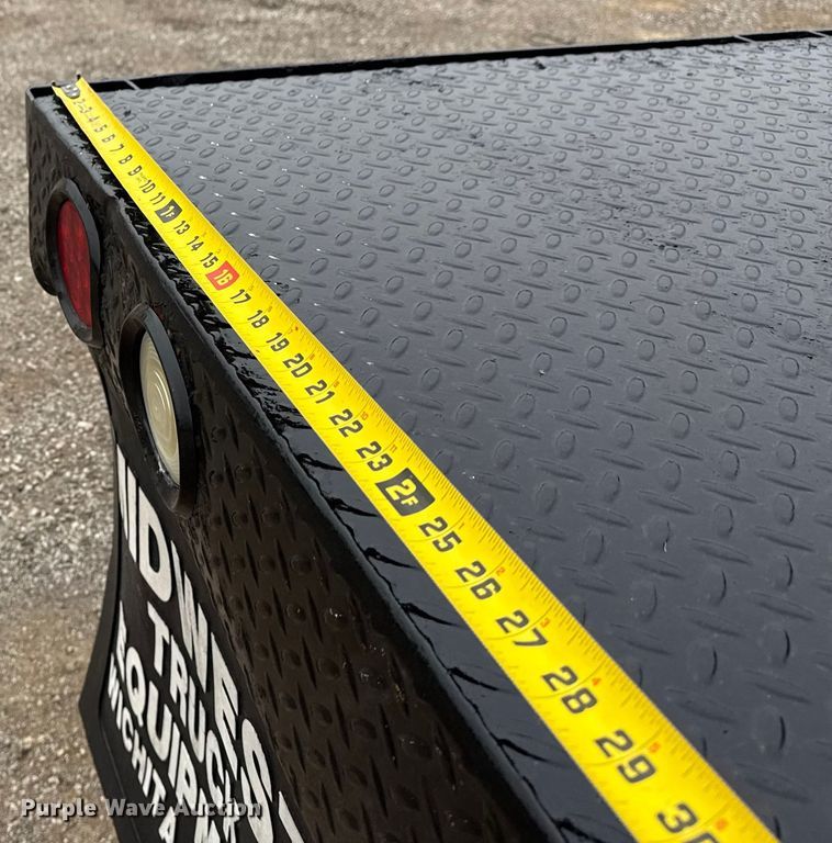 image for item NU9609 2012 Ford F350 Super Duty Crew Cab flatbed pickup truck