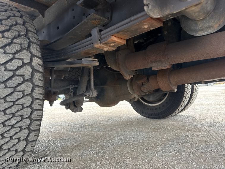 image for item NU9609 2012 Ford F350 Super Duty Crew Cab flatbed pickup truck