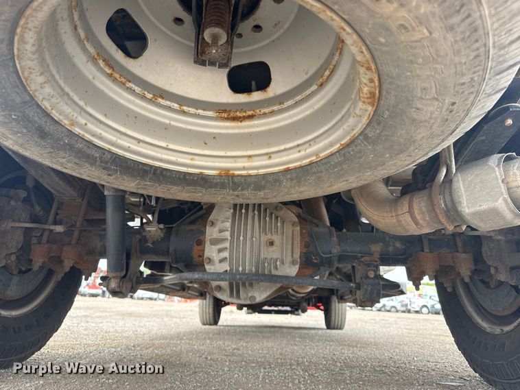 image for item NU9609 2012 Ford F350 Super Duty Crew Cab flatbed pickup truck