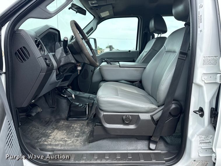 image for item NU9609 2012 Ford F350 Super Duty Crew Cab flatbed pickup truck