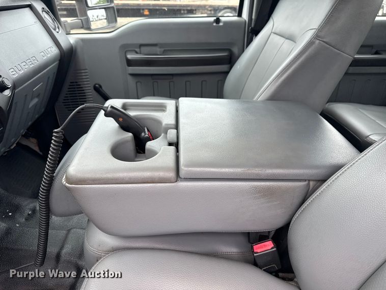 image for item NU9609 2012 Ford F350 Super Duty Crew Cab flatbed pickup truck