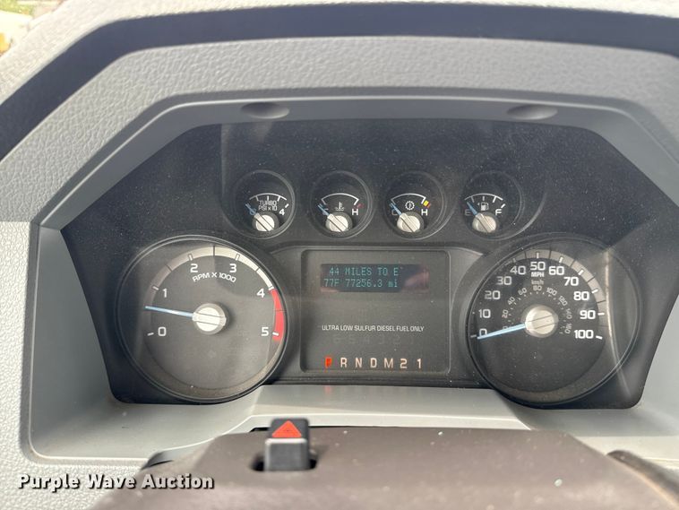 image for item NU9609 2012 Ford F350 Super Duty Crew Cab flatbed pickup truck