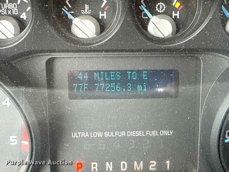 image for item NU9609 2012 Ford F350 Super Duty Crew Cab flatbed pickup truck