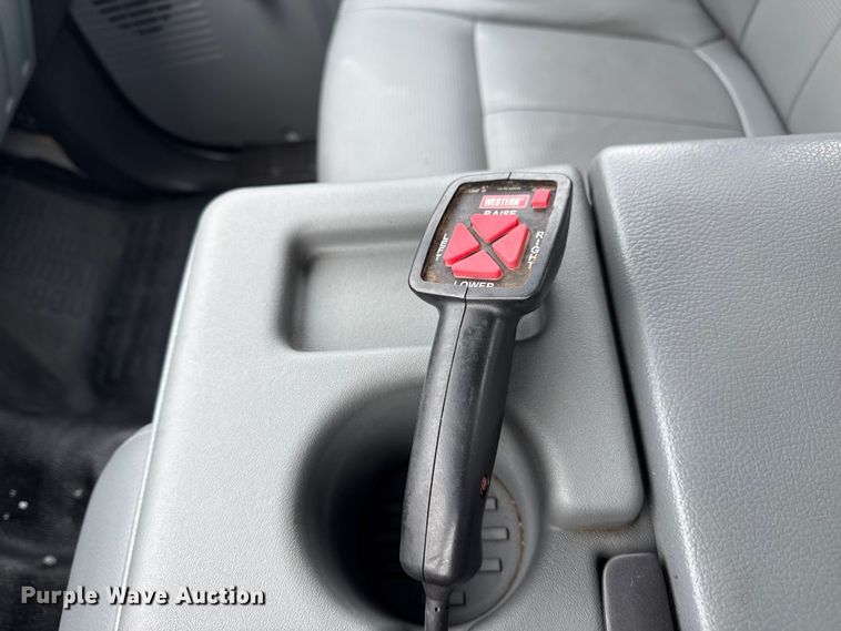 image for item NU9609 2012 Ford F350 Super Duty Crew Cab flatbed pickup truck