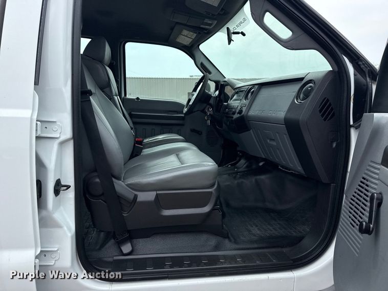 image for item NU9609 2012 Ford F350 Super Duty Crew Cab flatbed pickup truck