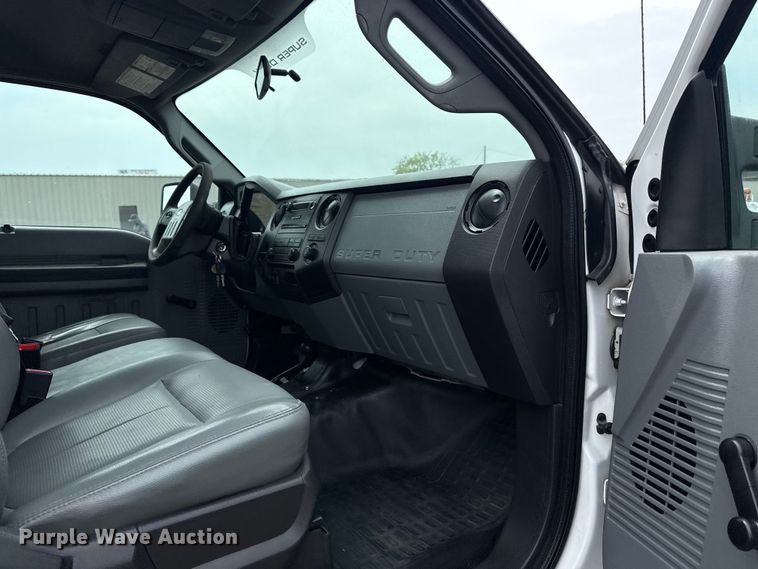 image for item NU9609 2012 Ford F350 Super Duty Crew Cab flatbed pickup truck