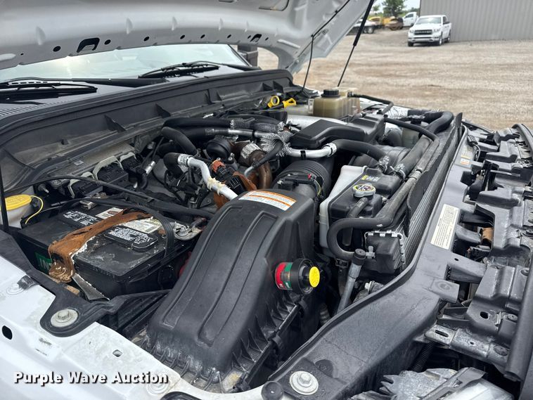 image for item NU9609 2012 Ford F350 Super Duty Crew Cab flatbed pickup truck