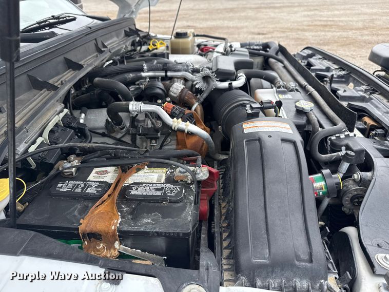 image for item NU9609 2012 Ford F350 Super Duty Crew Cab flatbed pickup truck