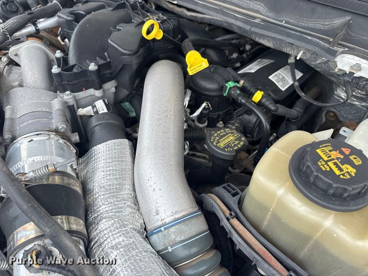 image for item NU9609 2012 Ford F350 Super Duty Crew Cab flatbed pickup truck