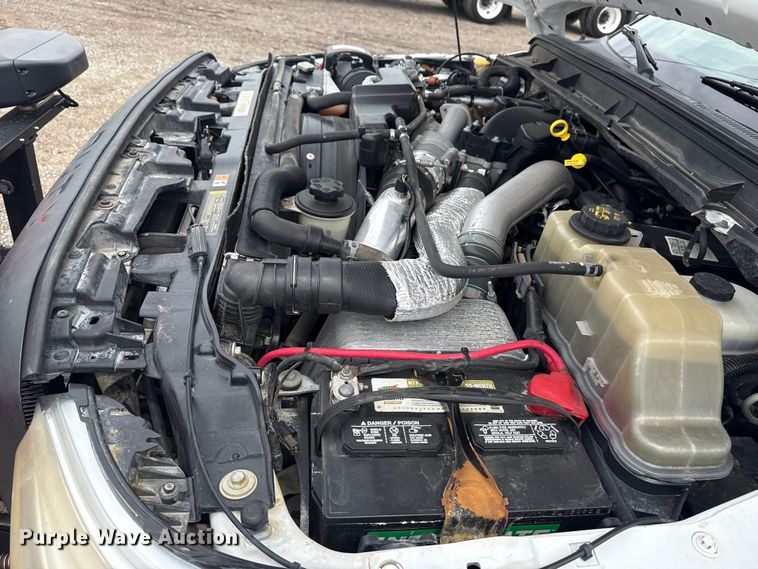 image for item NU9609 2012 Ford F350 Super Duty Crew Cab flatbed pickup truck