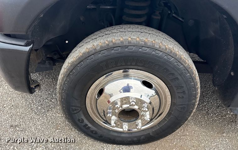 image for item NU9609 2012 Ford F350 Super Duty Crew Cab flatbed pickup truck