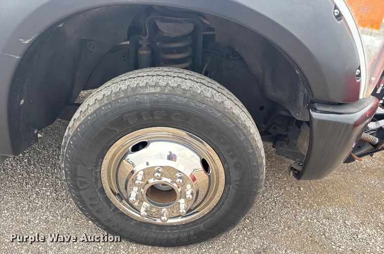 image for item NU9609 2012 Ford F350 Super Duty Crew Cab flatbed pickup truck