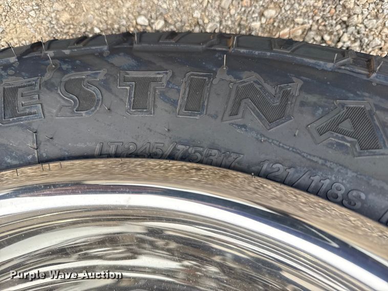 image for item NU9609 2012 Ford F350 Super Duty Crew Cab flatbed pickup truck