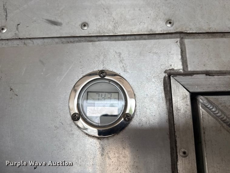 image for item NU9613 2012 Isuzu NPR box truck