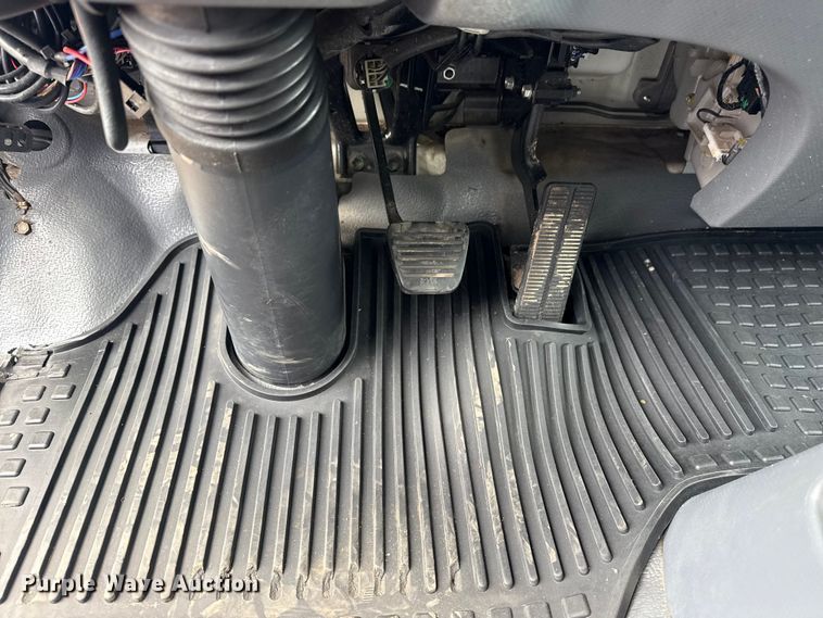 image for item NU9613 2012 Isuzu NPR box truck