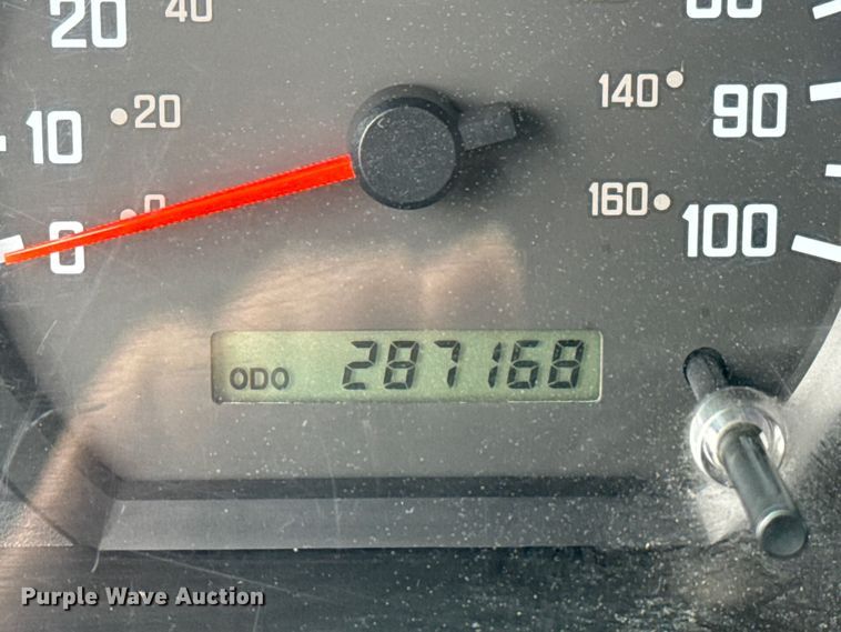 image for item NU9613 2012 Isuzu NPR box truck