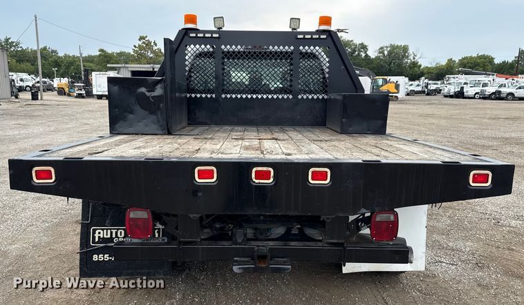 image for item NU9616 2016 Ford F550 Super Duty Crew Cab flatbed truck