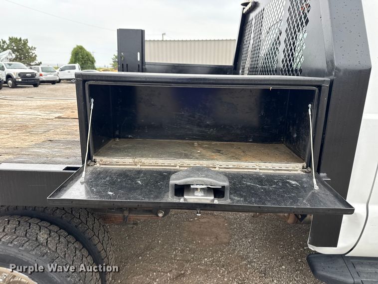 image for item NU9616 2016 Ford F550 Super Duty Crew Cab flatbed truck