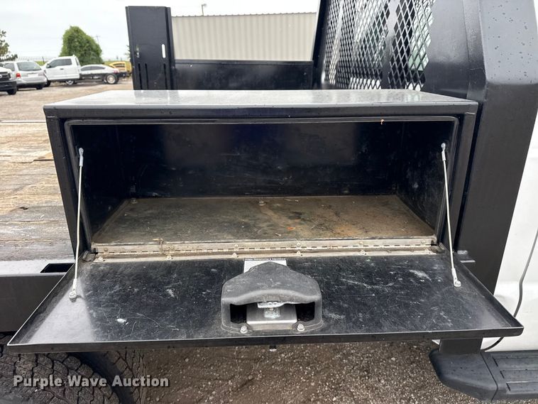 image for item NU9616 2016 Ford F550 Super Duty Crew Cab flatbed truck