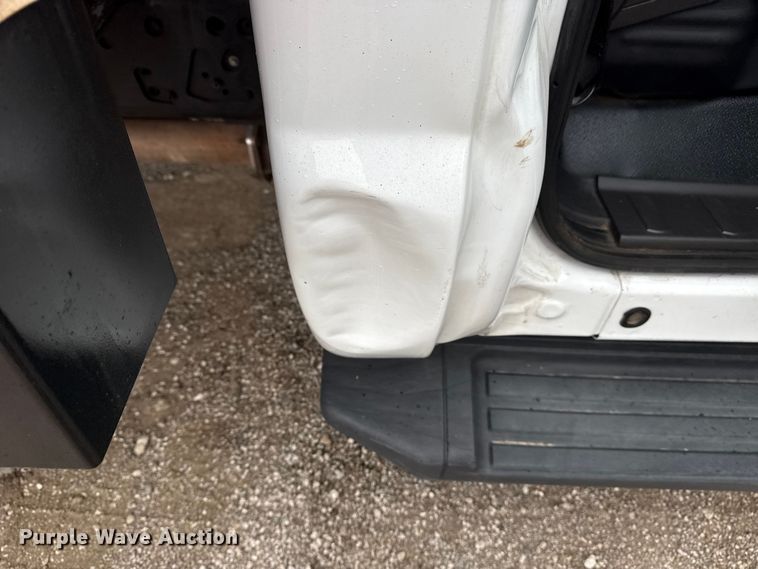 image for item NU9616 2016 Ford F550 Super Duty Crew Cab flatbed truck