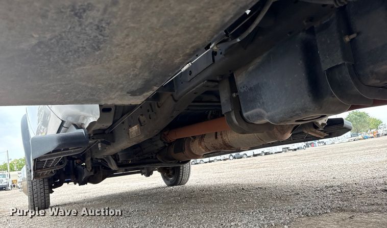 image for item NU9616 2016 Ford F550 Super Duty Crew Cab flatbed truck