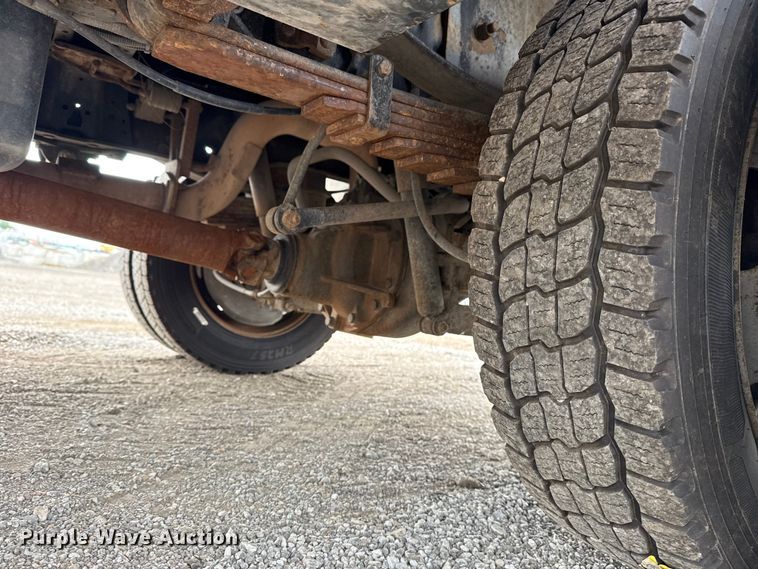 image for item NU9616 2016 Ford F550 Super Duty Crew Cab flatbed truck