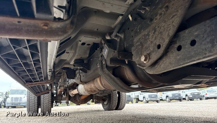 image for item NU9616 2016 Ford F550 Super Duty Crew Cab flatbed truck