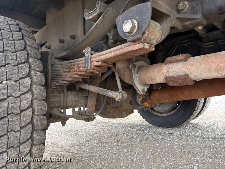 image for item NU9616 2016 Ford F550 Super Duty Crew Cab flatbed truck