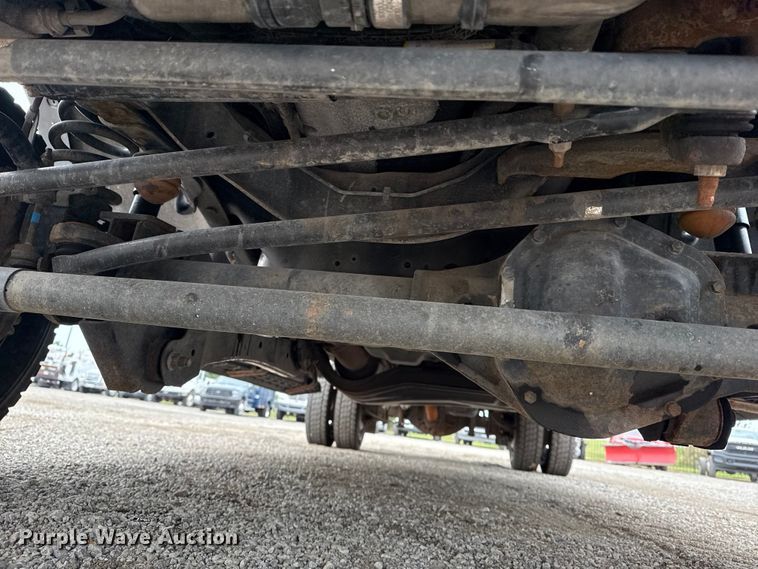 image for item NU9616 2016 Ford F550 Super Duty Crew Cab flatbed truck