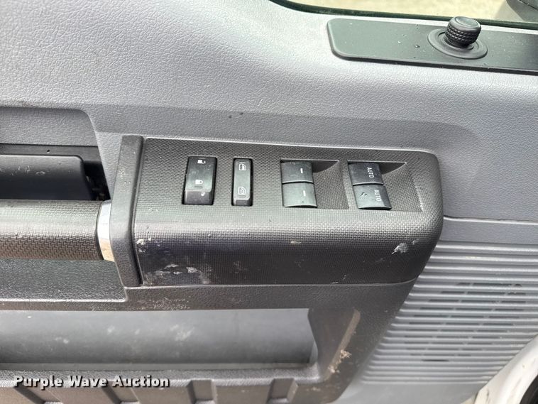 image for item NU9616 2016 Ford F550 Super Duty Crew Cab flatbed truck