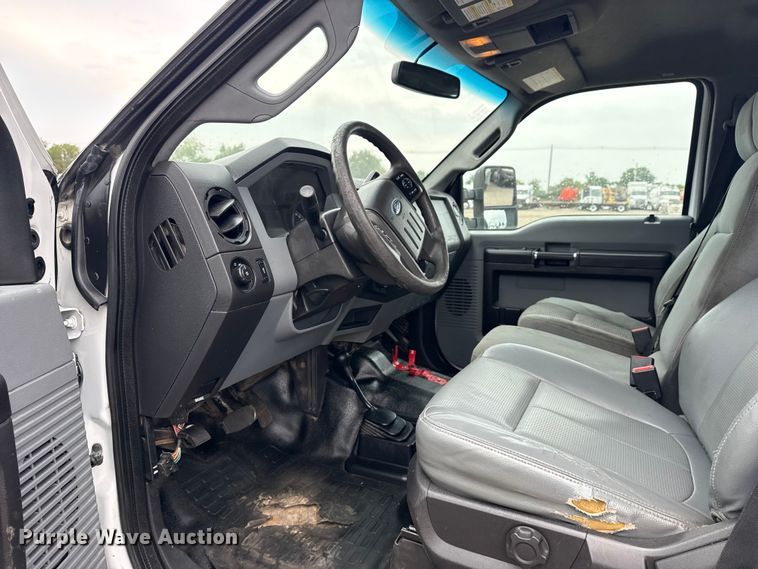 image for item NU9616 2016 Ford F550 Super Duty Crew Cab flatbed truck