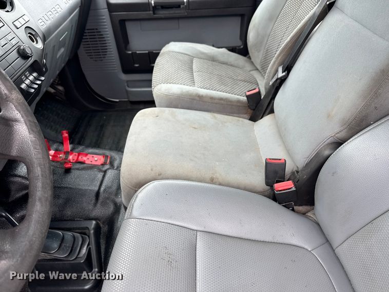 image for item NU9616 2016 Ford F550 Super Duty Crew Cab flatbed truck