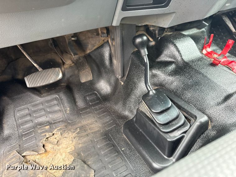 image for item NU9616 2016 Ford F550 Super Duty Crew Cab flatbed truck