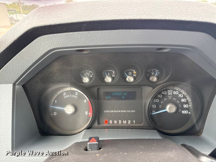 image for item NU9616 2016 Ford F550 Super Duty Crew Cab flatbed truck