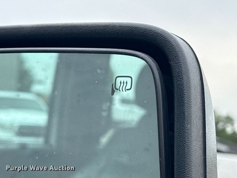 image for item NU9616 2016 Ford F550 Super Duty Crew Cab flatbed truck