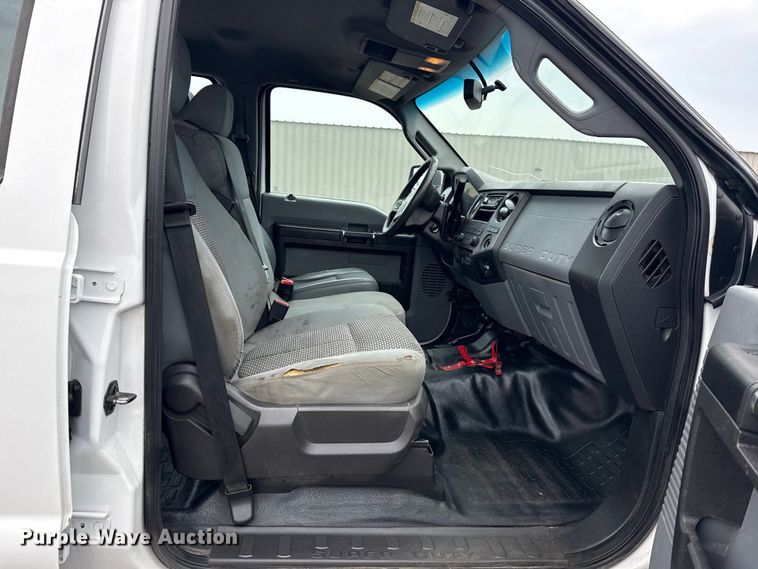 image for item NU9616 2016 Ford F550 Super Duty Crew Cab flatbed truck