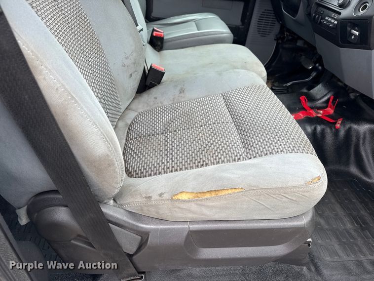 image for item NU9616 2016 Ford F550 Super Duty Crew Cab flatbed truck