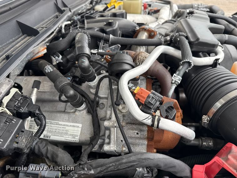 image for item NU9616 2016 Ford F550 Super Duty Crew Cab flatbed truck