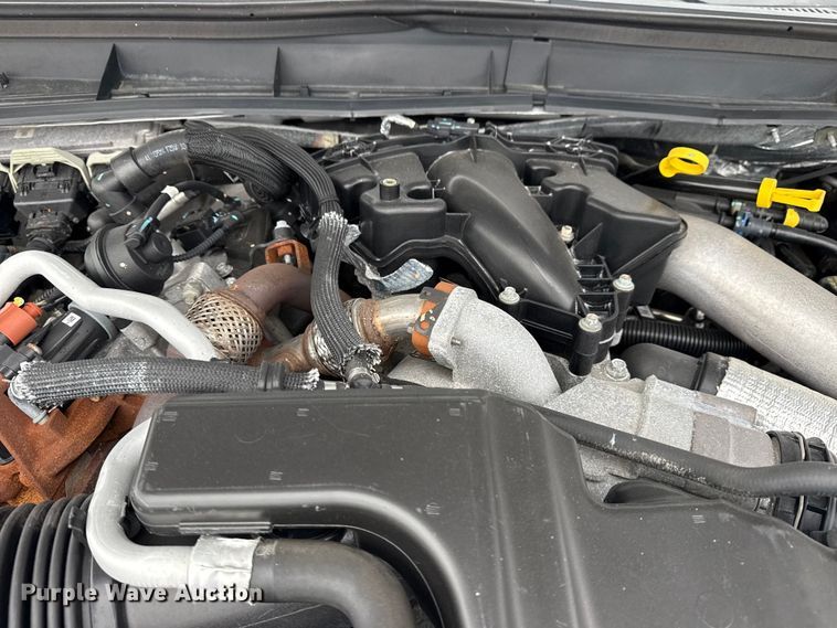 image for item NU9616 2016 Ford F550 Super Duty Crew Cab flatbed truck